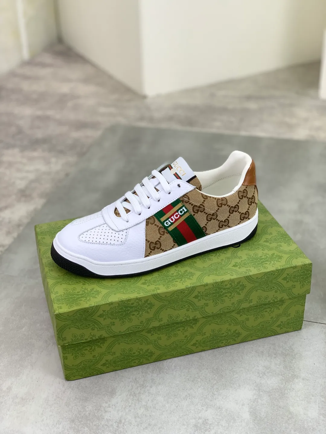 Men's shoes 💰P400💰【New model】 🆘 The latest model from Gucci official website 🎁 Classic casual and fashionable men's shoes 👟 Hot model 💥 Simple and elegant style, exclusive for trendy men. Unique latest brand elements from the official website 👑 Original Gucci decoration, fashionable and generous, made of original soft calfskin fabric ➕ Comfortable soft pigskin lining ✅Wear-resistant rubber outsole designated on the official website_Full of elasticity, the classic model taken at the counter 🎬Color: 4️⃣colors available😍Number of codes: 38-44 (45 46 customized)